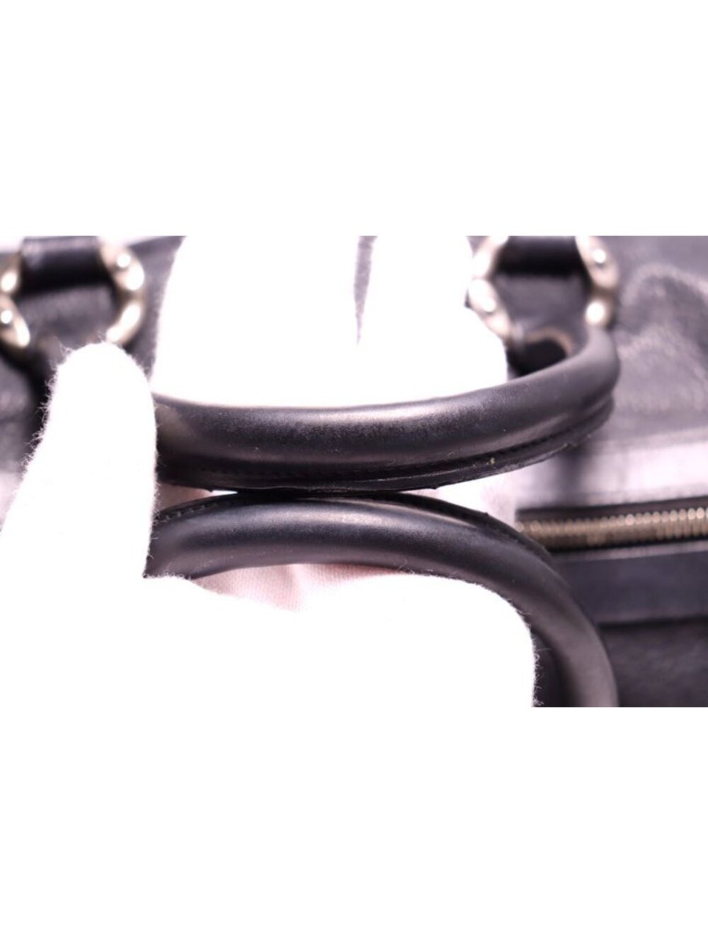 Chanel CC Logo Leather Tote - Picture 5 of 7